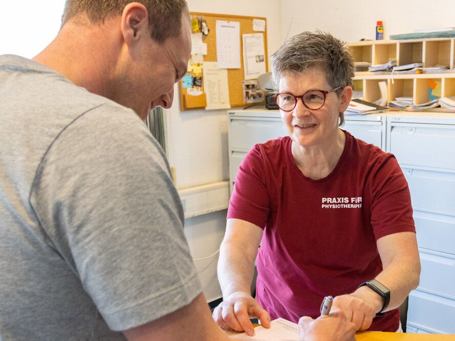 Mitarbeiterin an der Rezeption